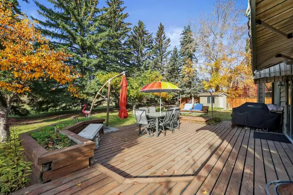 Calgary, AB T3B 3C2,612 Varsity Estates PL Northwest