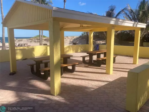 Pompano Beach, FL 33062,1391 S Ocean Blvd #301