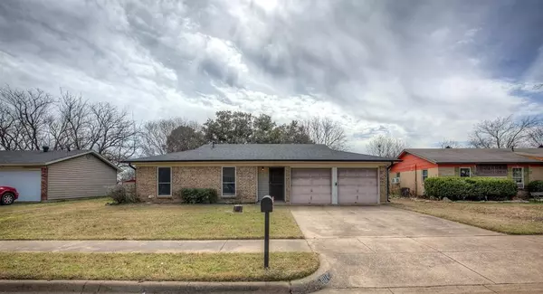 804 E Prairie View Road, Crowley, TX 76036