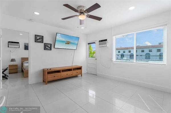 Hollywood, FL 33019,343 Van Buren St  #3