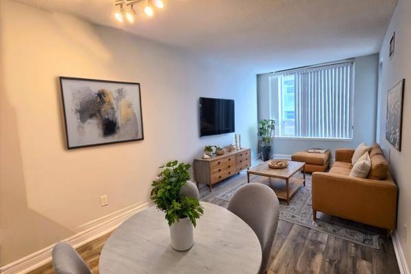 62 Suncrest BLVD #318, Markham, ON L3T 7Y6