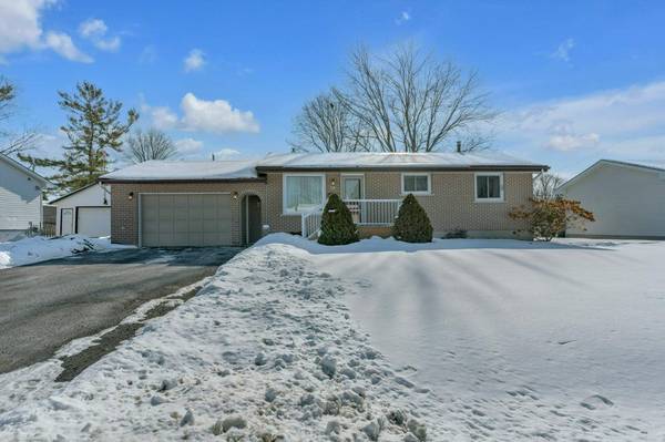 34 Asbury RD, Loyalist, ON K7N 1J7