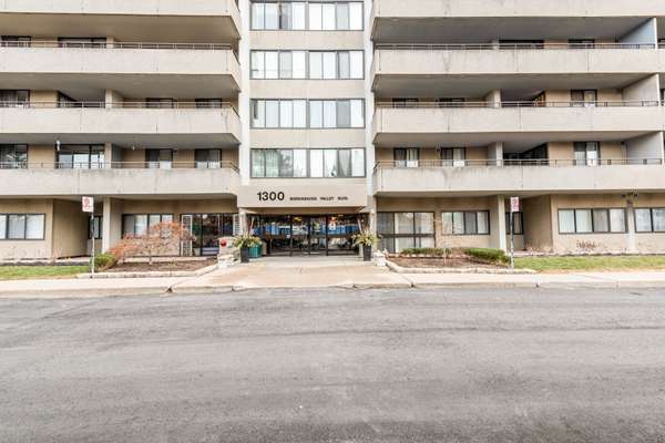 1300 Mississauga Valley BLVD #201, Mississauga, ON L4Y 3Z2