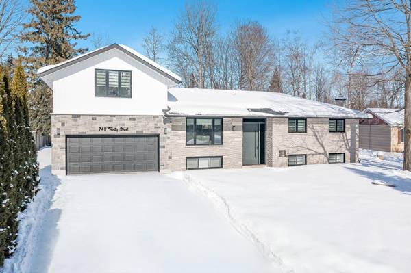 748 Trinity ST, Innisfil, ON L9S 2G8