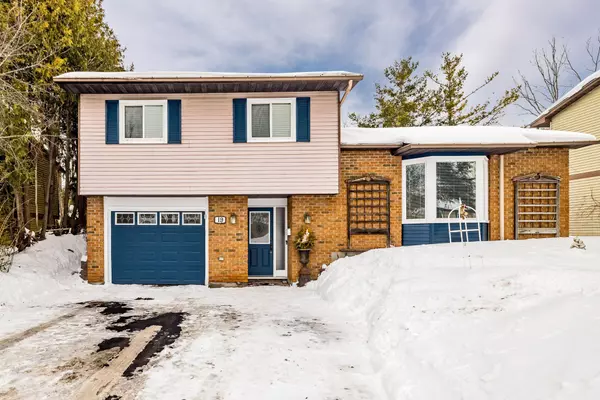 19 Scharf LN, Kanata, ON K2L 2K3