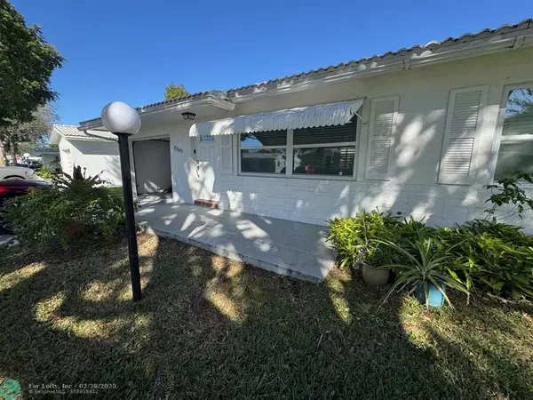 8845 NW 14th St, Plantation, FL 33322