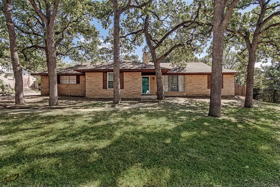 2425 Sunset Lane, Burleson, TX 76028