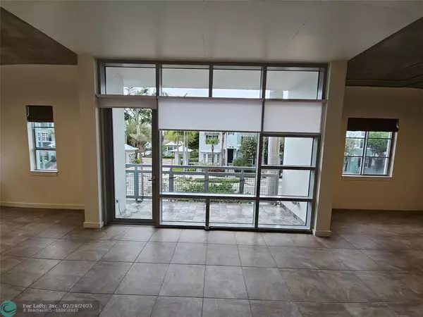 Delray Beach, FL 33483,335 SE 6th Ave  #212