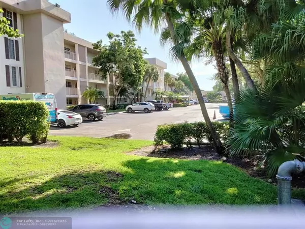 Pompano Beach, FL 33069,3051 S Palm Aire Dr  #208