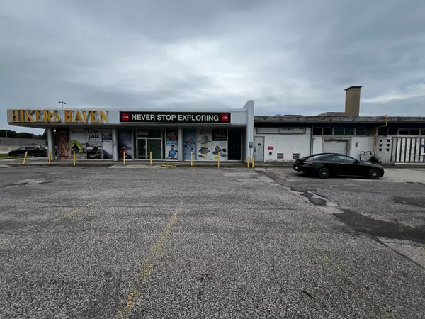 Oakville, ON L6J 2X5,166 South Service RD E #1