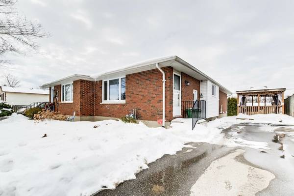 St. Thomas, ON N5R 5L2,5 Vanier PL