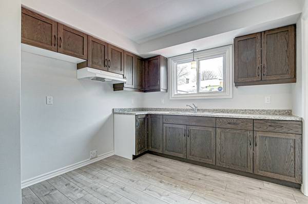 St. Thomas, ON N5R 5L2,5 Vanier PL