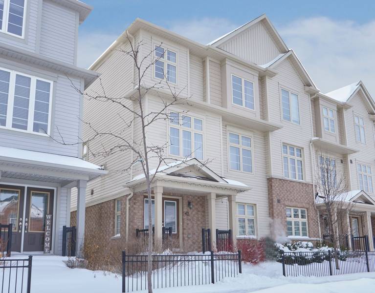 42 Westbury WAY, Whitby, ON L1M 0L9