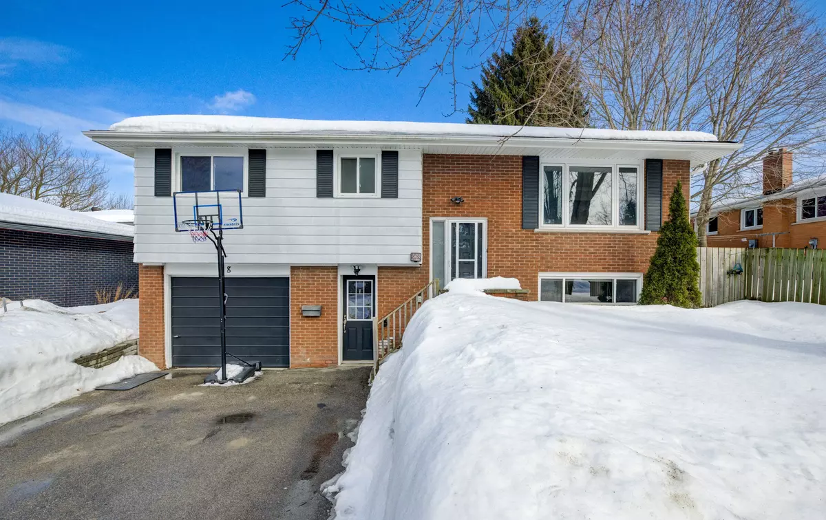 Kitchener, ON N2M 2Z8,8 Inadale CT