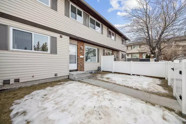 Calgary, AB T2W 3N3,740 Bracewood DR SW #48