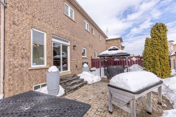 Brampton, ON L6Y 5N1,73 Pergola WAY