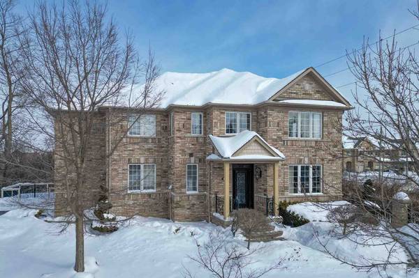 12 Edgevalley CT, Brampton, ON L6P 2P8