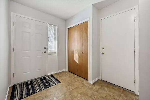 Calgary, AB T3A4M6,206 Edgedale GDNS NW