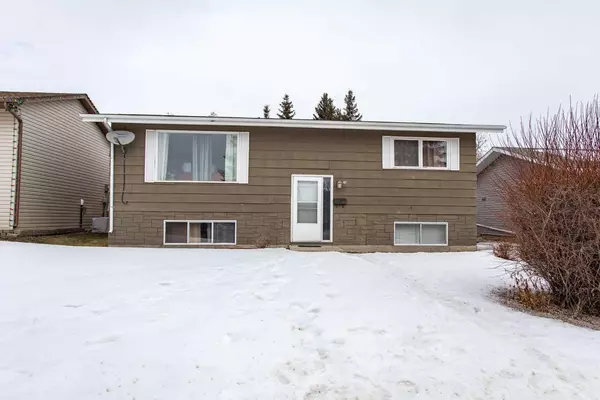 30 Northstar DR, Lacombe, AB T4L 1S1