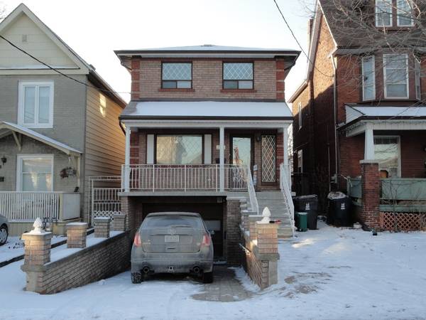 476 Salem AVE #Second, Toronto W02, ON M6H 3E1