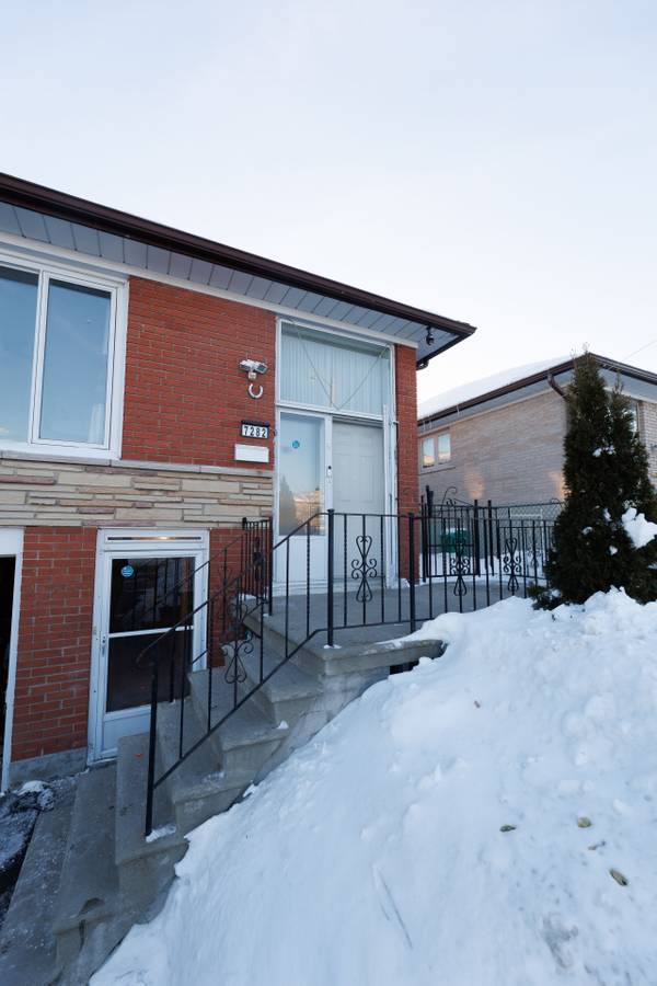 7282 Shallford RD, Mississauga, ON L4T 2P7