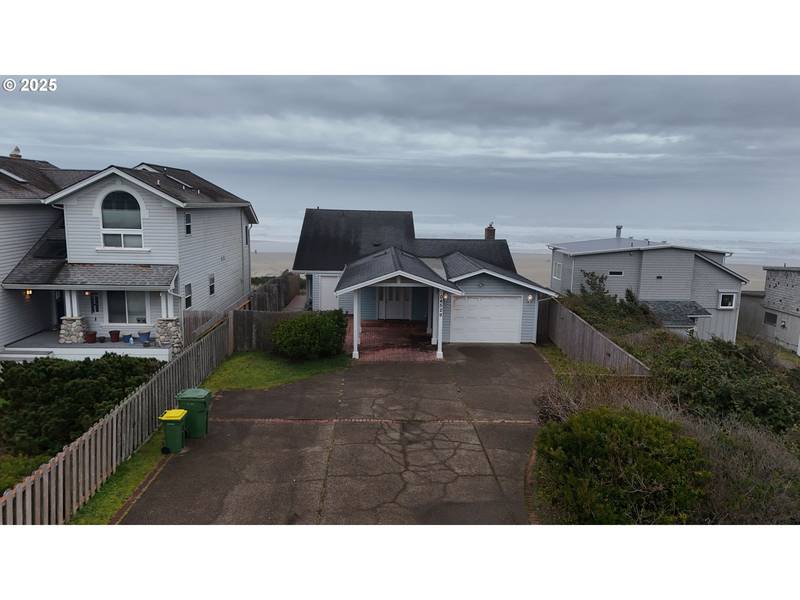 4529 LOOKOUT ST, Florence, OR 97439