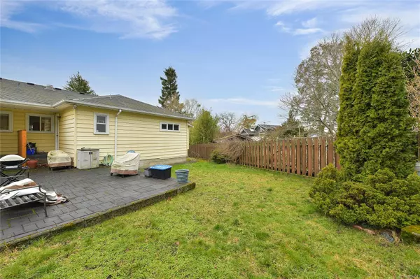 Oak Bay, BC V8R 2H1,2130/2136 FAIR St