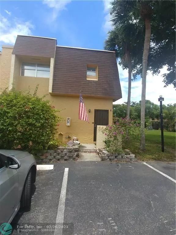 5644 Blueberry Ct  #11, Lauderhill, FL 33313