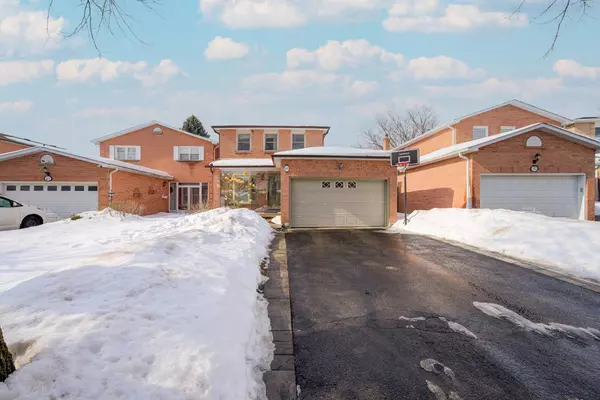 43 Adrian CRES,  Markham,  ON L3P 7A2