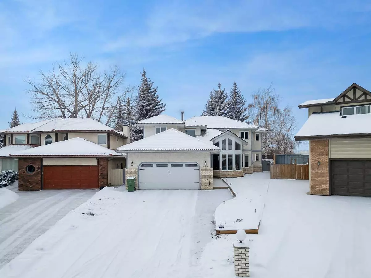 Calgary, AB T2W 5M9,123 Canter PL SW