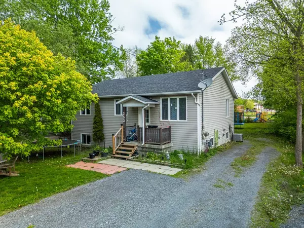 Gananoque, ON K7G 1V6,353 Charles ST N