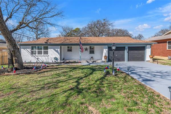 614 Oakwood Drive, Euless, TX 76040