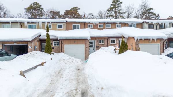 10 Chaucer CRES, Barrie, ON L4N 4T7