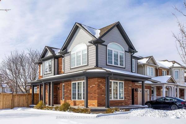 2440 Wooden Hill CIR, Oakville, ON L6M 4E3