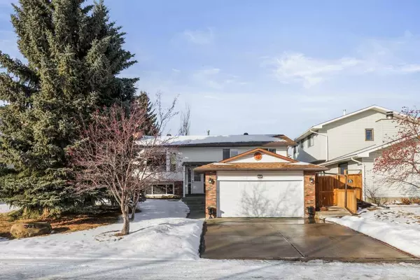 307 Woodside Bay Southwest, Calgary, AB T2W 3K9