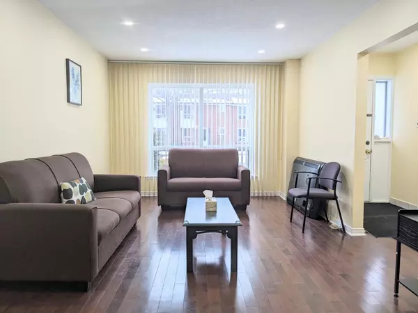 Mississauga, ON L5C 2B8,3065 Lenester DR #15