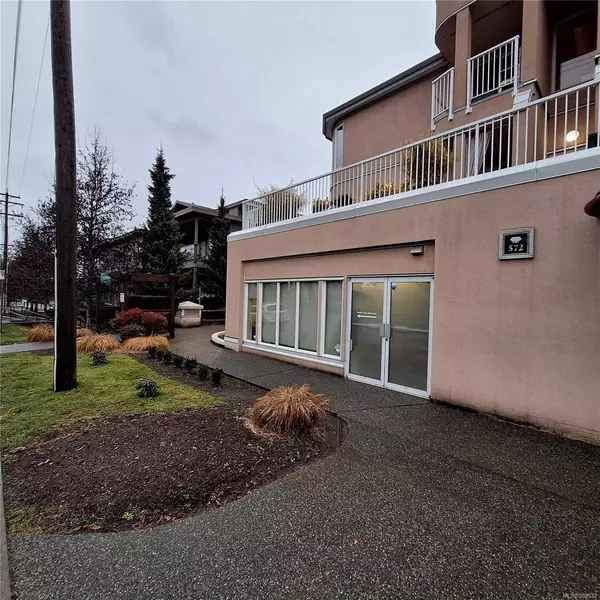 Nanaimo, BC V9S 5T5,572 Stewart Ave #102/202