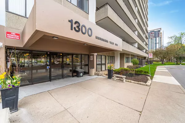 Mississauga, ON L5A 3S8,1300 Mississauga Valley BLVD #211