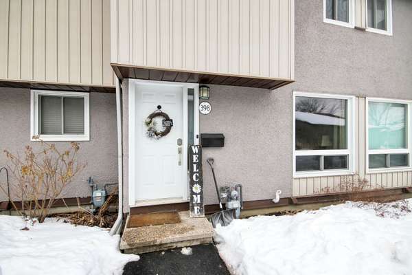 398 Woodfield DR, Tanglewood - Grenfell Glen - Pineglen, ON K2G 3W9