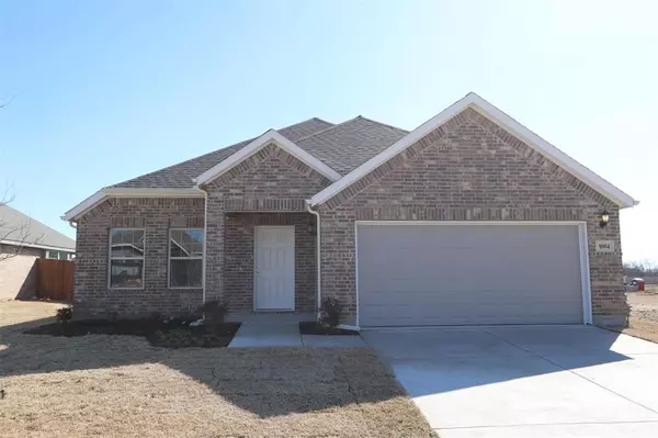 1004 Pineview Lane, Crowley, TX 76036