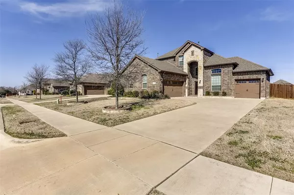 519 Golden Bell Drive, Glenn Heights, TX 75154