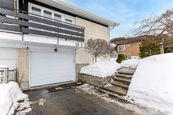 29 Mulvagh AVE, Cityview - Parkwoods Hills - Rideau Shore, ON K2E 6M8