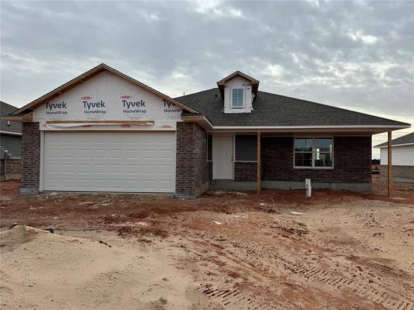 1220 E Stetson Lane, Mustang, OK 73064