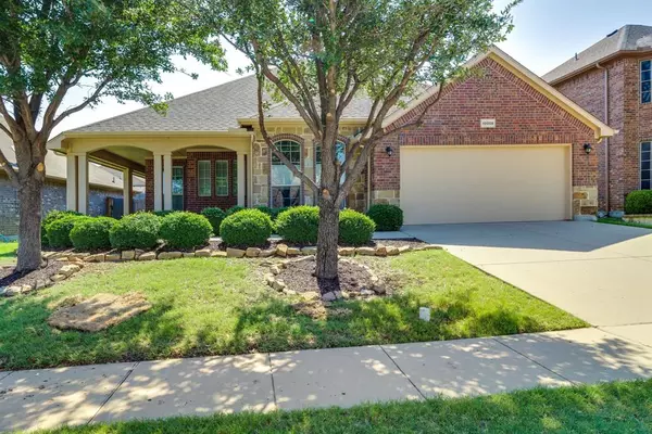 10008 Red Bluff Lane, Fort Worth, TX 76177