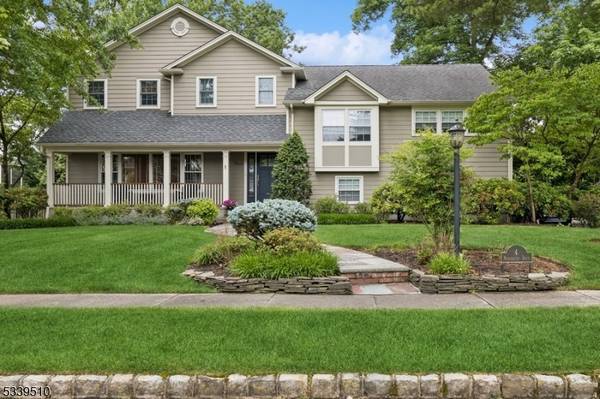 4 Manchester Dr, Westfield Town, NJ 07090