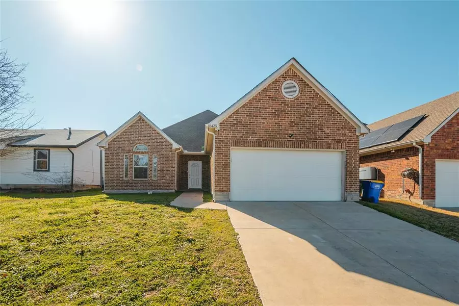 8425 Whitney Drive, White Settlement, TX 76108