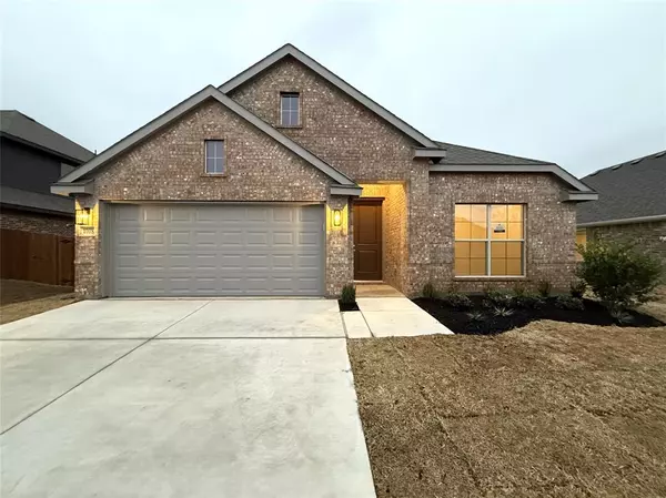 1008 Pineview, Crowley, TX 76036