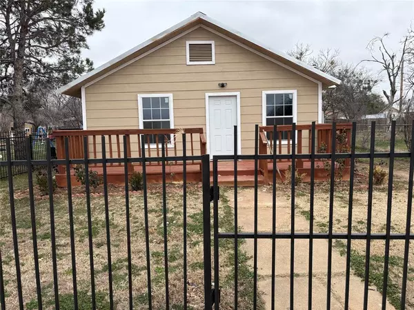 608 W 12th Street W, Cisco, TX 76437