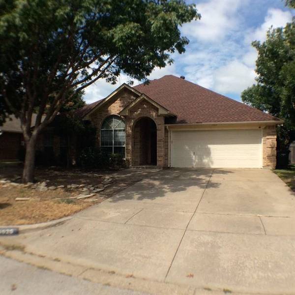 7620 Blossom Drive, Fort Worth, TX 76133