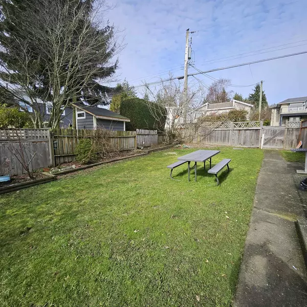 White Rock, BC V4B 4Y7,991 STAYTE ROAD